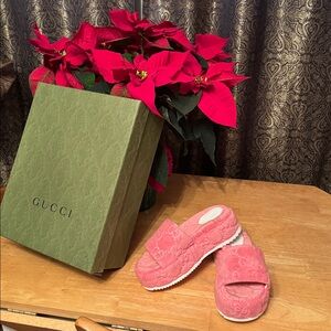 Gucci 💚🩷 Pink 🩷Flip Flops 37 1/2